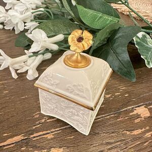 Lenox China Treasures Collection February Birthstone‎ Trinket Box Vintage